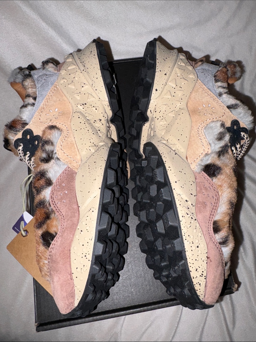 NWT Flower Mountain KOTETSU SUEDE ECO-FUR IN GREY & LIGHT BROWN - Picture 12 of 13